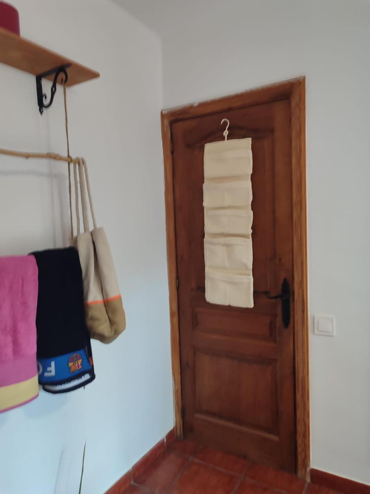 Olesa de Bonesvalls Habitacion Privada En Casa Particular, Montana מראה חיצוני תמונה
